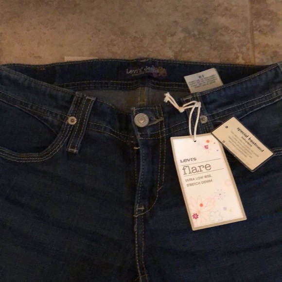 Levi’s flare jeans. Size 5 junior. NWT - Picture 2 of 4